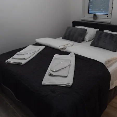 Lux Iii Apartment *