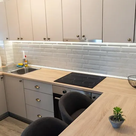 Lux Iii Apartment *